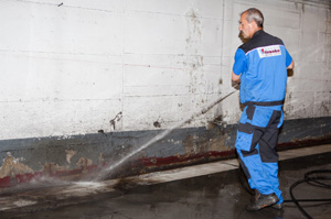Vitesske ontstoppingsdienst rioleringswerken reinigen van mazouttanks